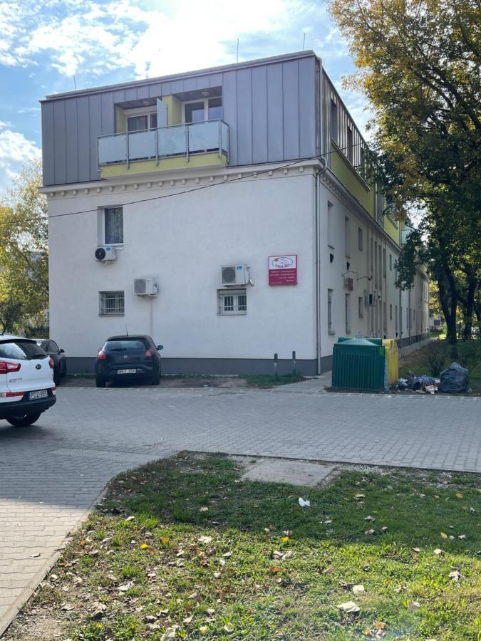Stilusos Lakas Ingyenes Parkolassal Debrecen Exterior foto